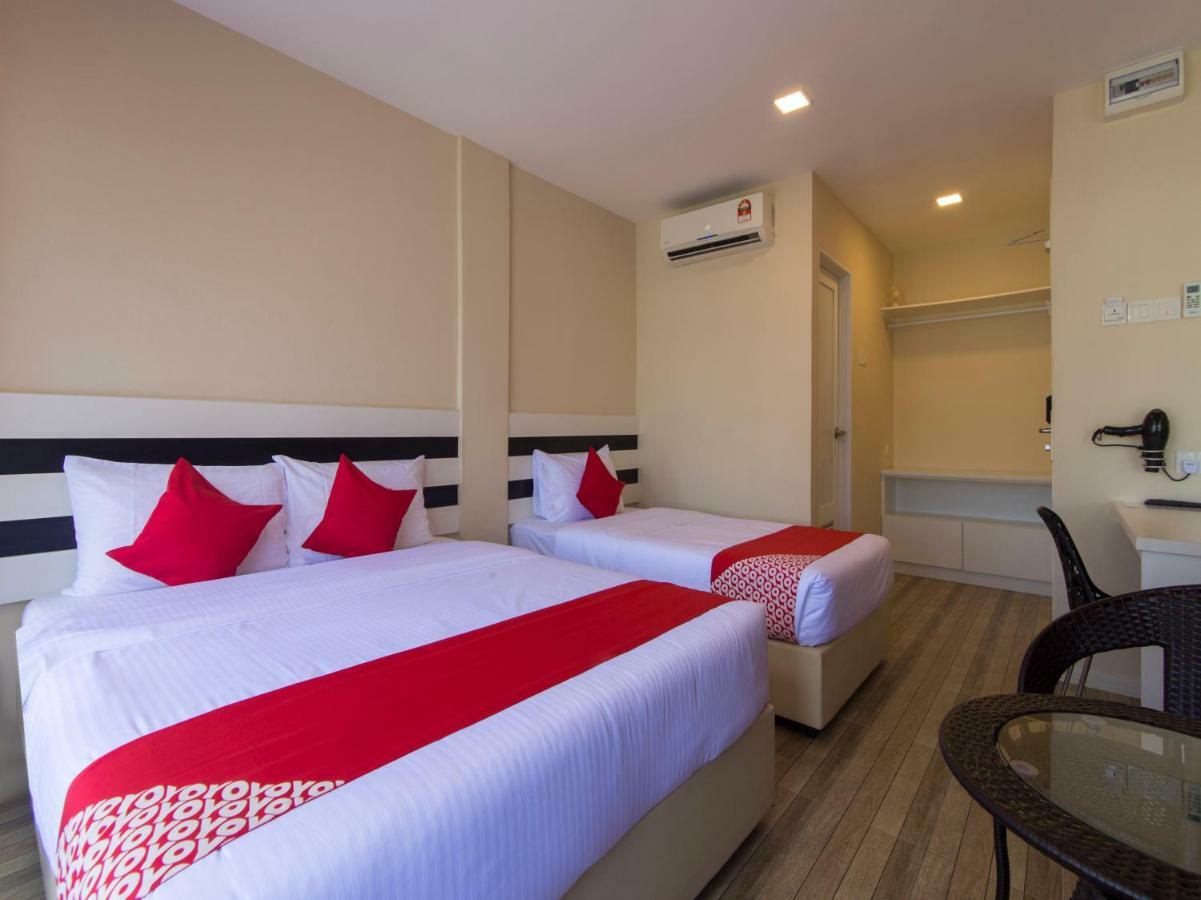 Super Oyo 1145 Lea Guest House & Cafe Lukut Exterior photo