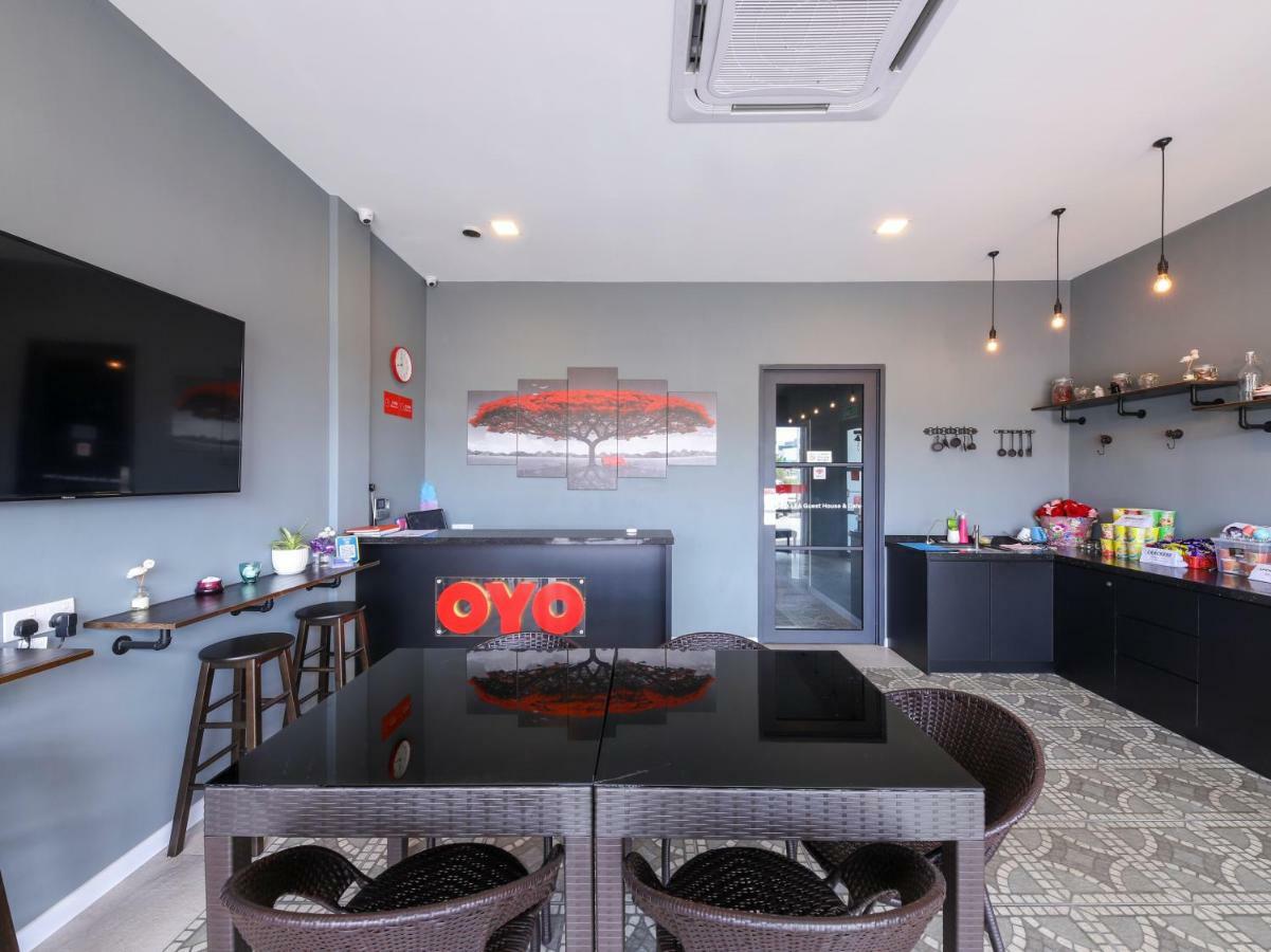 Super Oyo 1145 Lea Guest House & Cafe Lukut Exterior photo