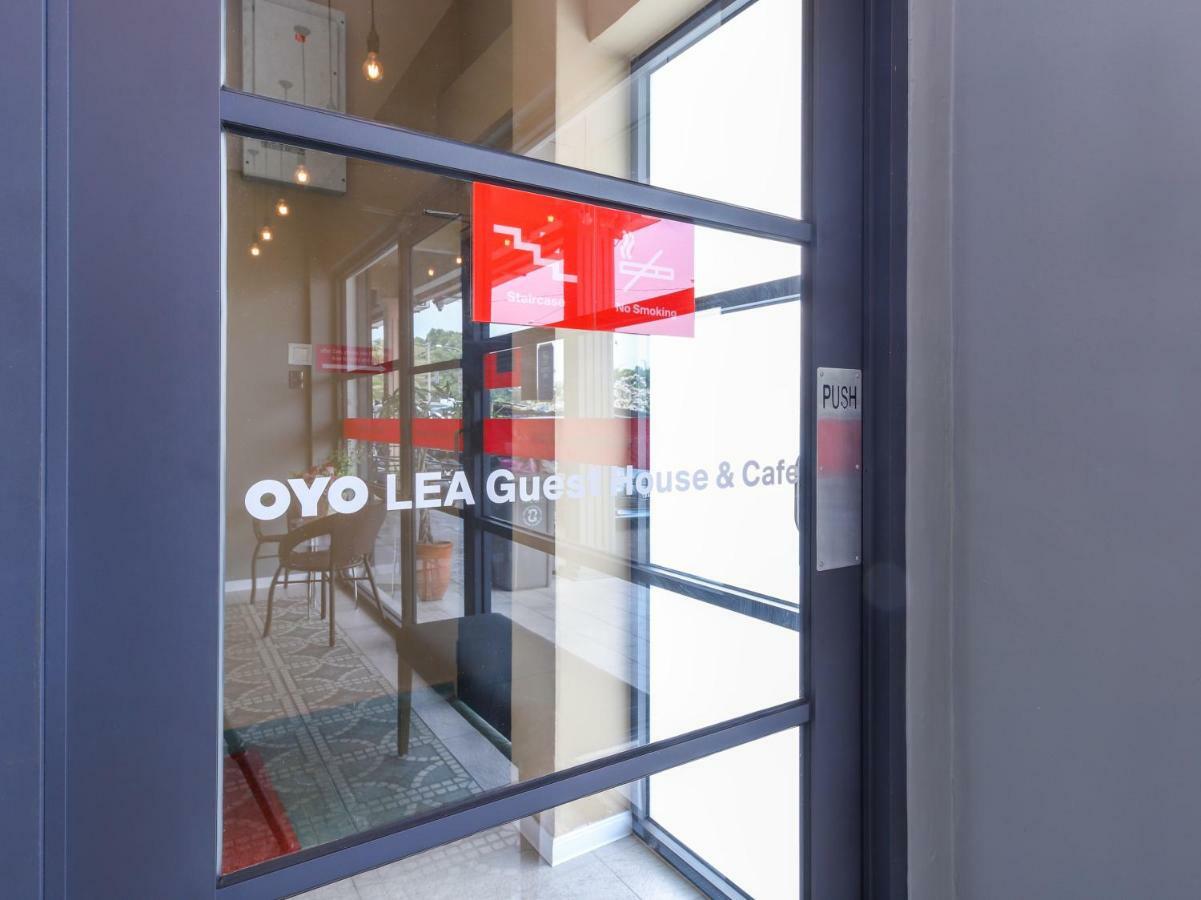 Super Oyo 1145 Lea Guest House & Cafe Lukut Exterior photo