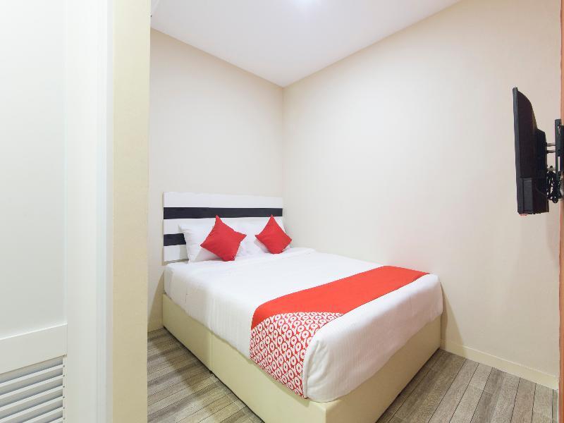 Super Oyo 1145 Lea Guest House & Cafe Lukut Exterior photo